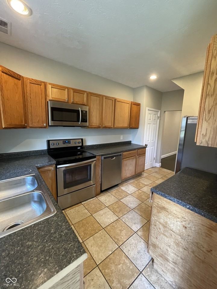 2934 N College Ave - Photo 6 of 16