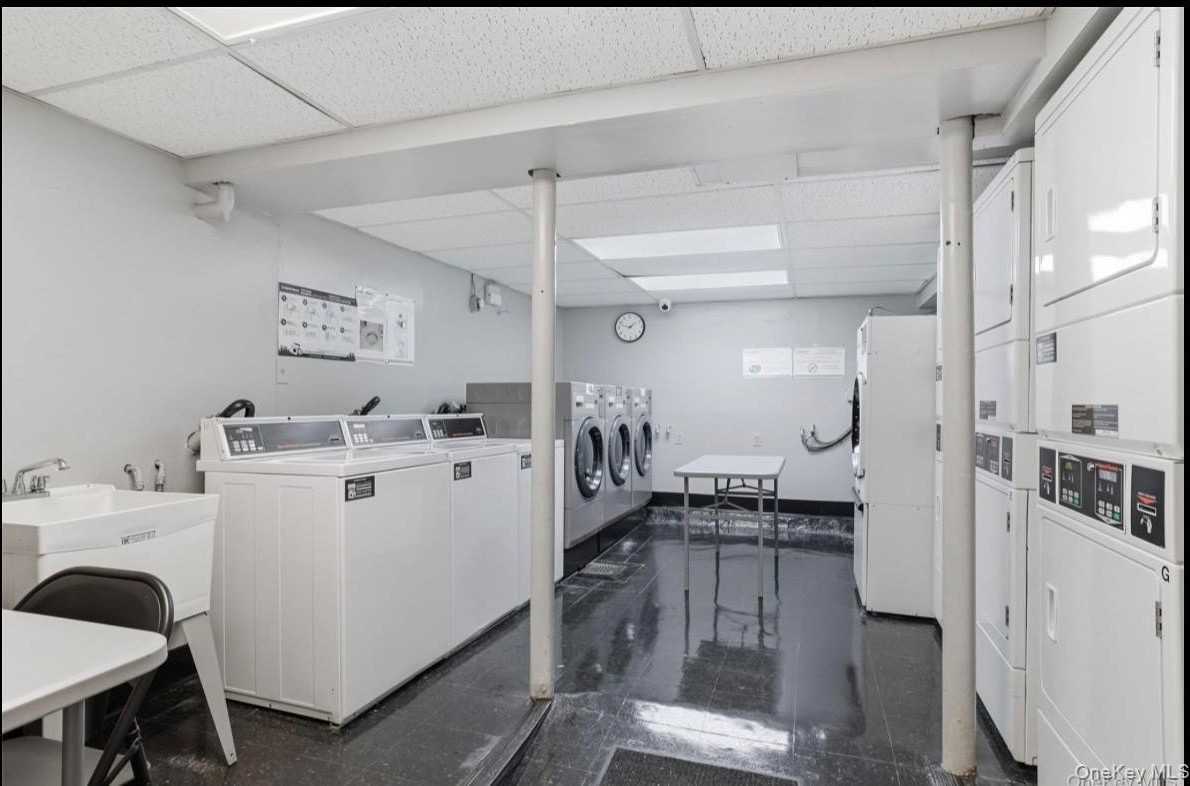 324 Post Ave #5D - Photo 2 of 7