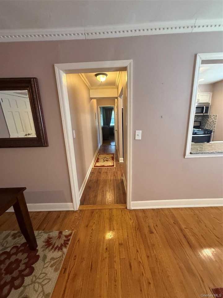324 Post Ave #5D - Photo 6 of 7
