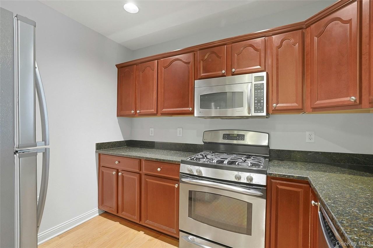 3216 Leeward Dr - Photo 2 of 27
