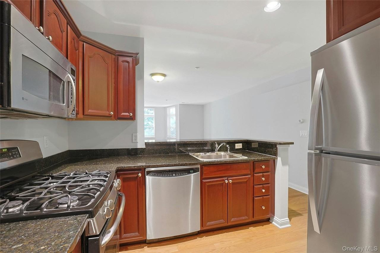3216 Leeward Dr - Photo 3 of 27