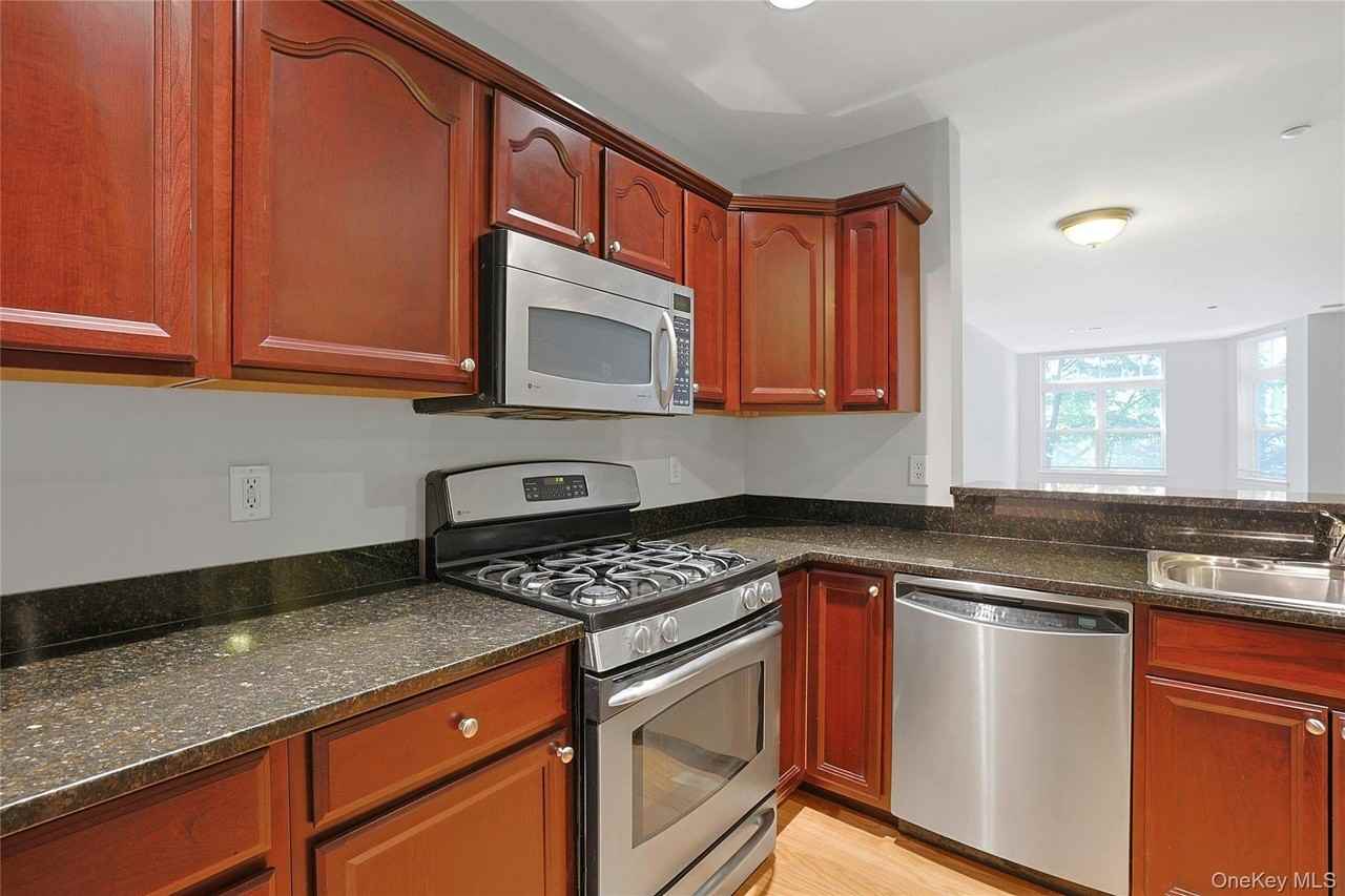 3216 Leeward Dr - Photo 4 of 27