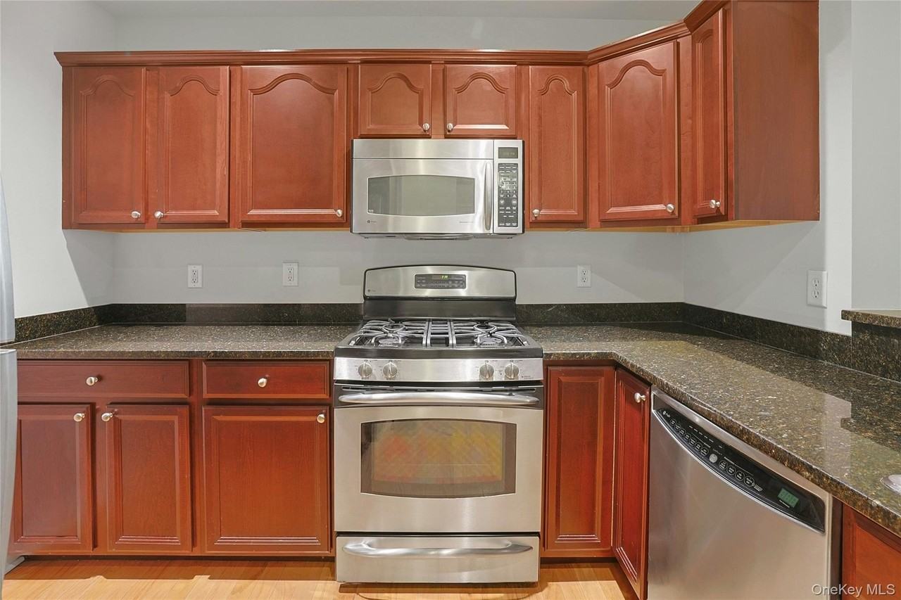 3216 Leeward Dr - Photo 6 of 27