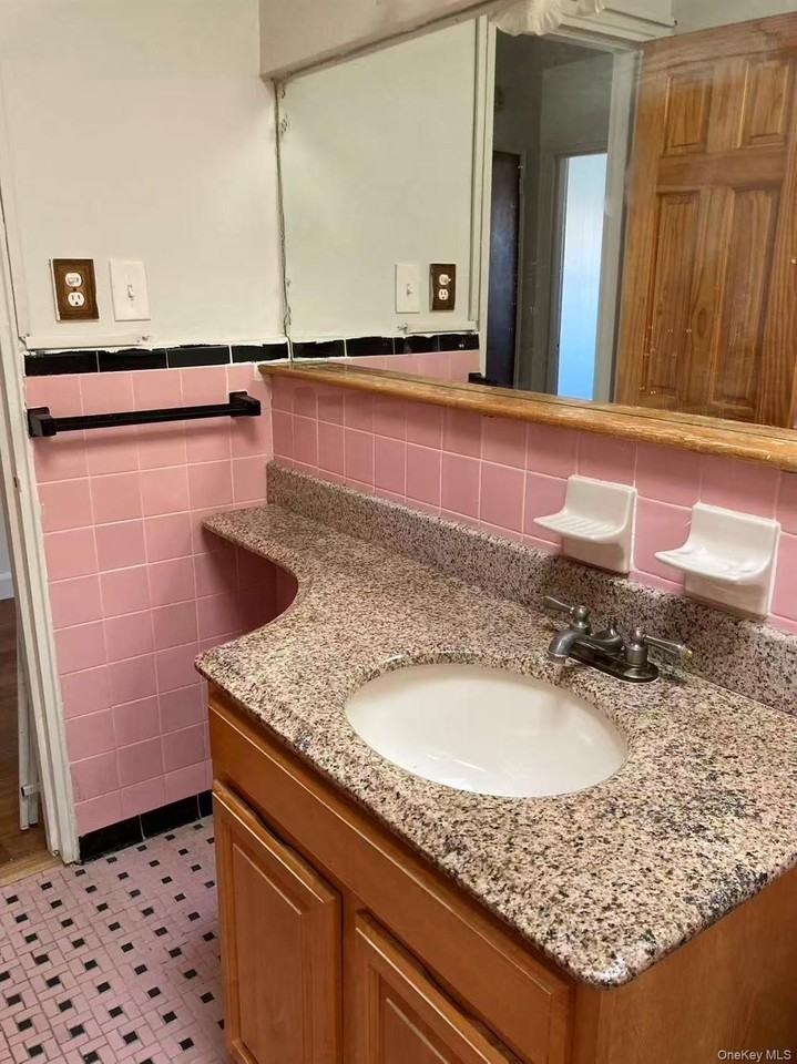 2028 Utopia Pkwy - Photo 4 of 12