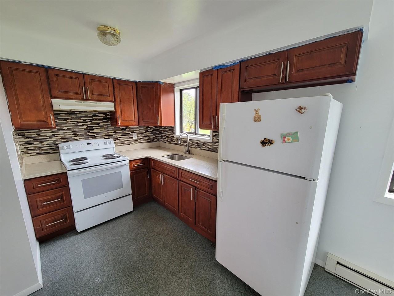 215 Chrystal Dr - Photo 3 of 23