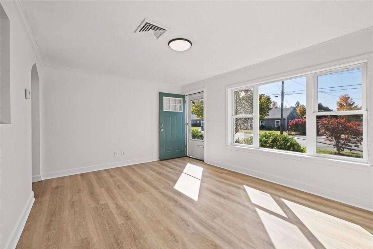 13 Oakdale Rd - Photo 4 of 28