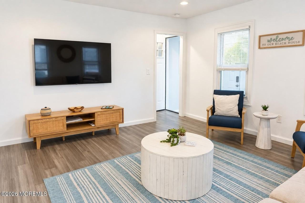 707 5th Ave - Photo 4 of 13