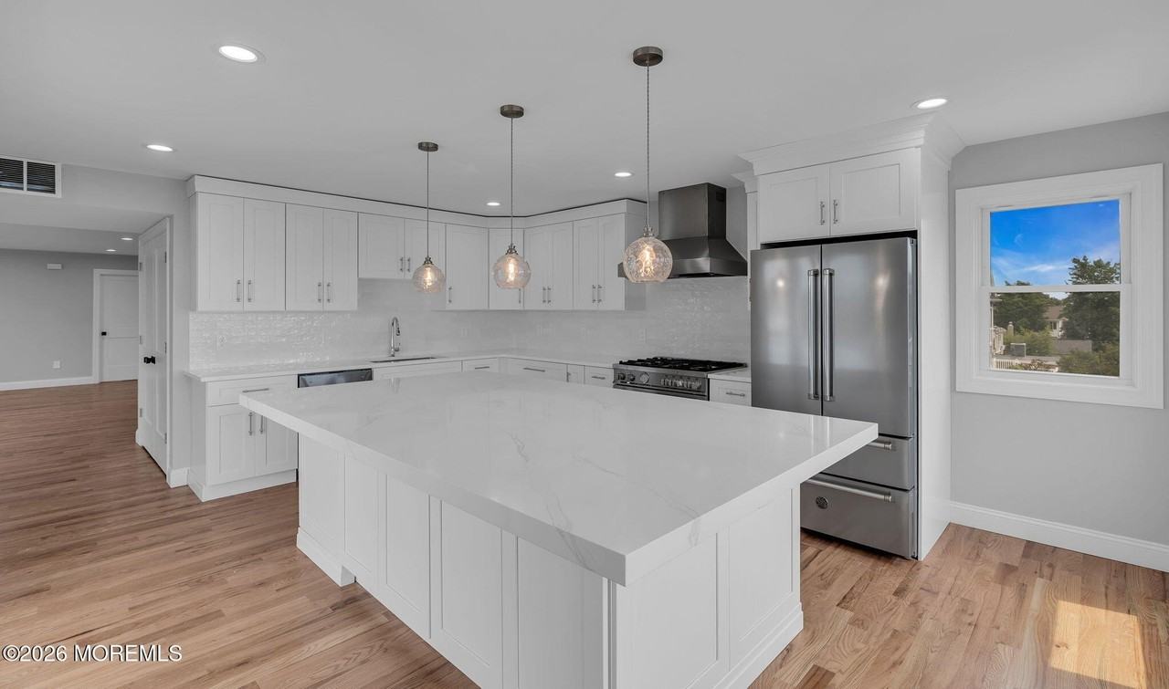 724 Bay Ave - Photo 6 of 21