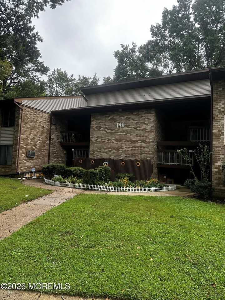 140 Amberly Dr #J - Photo 2 of 16