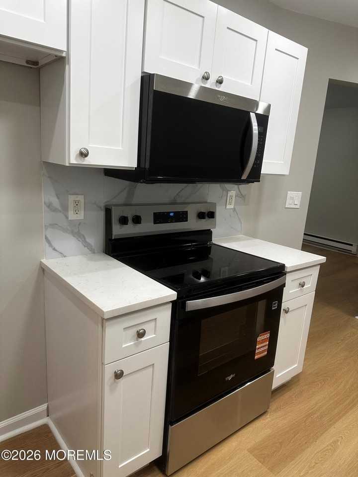 140 Amberly Dr #J - Photo 5 of 16