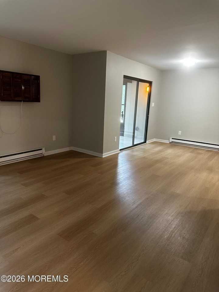 140 Amberly Dr #J - Photo 6 of 16