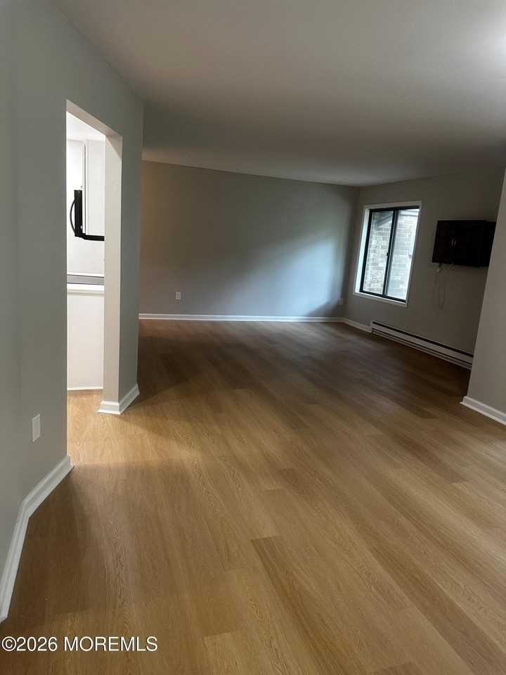 140 Amberly Dr #J - Photo 7 of 16