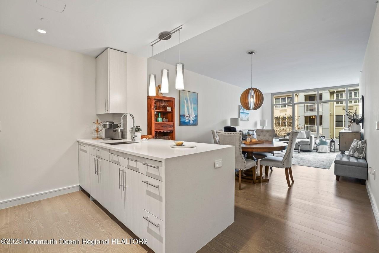 30 Melrose Ter #203