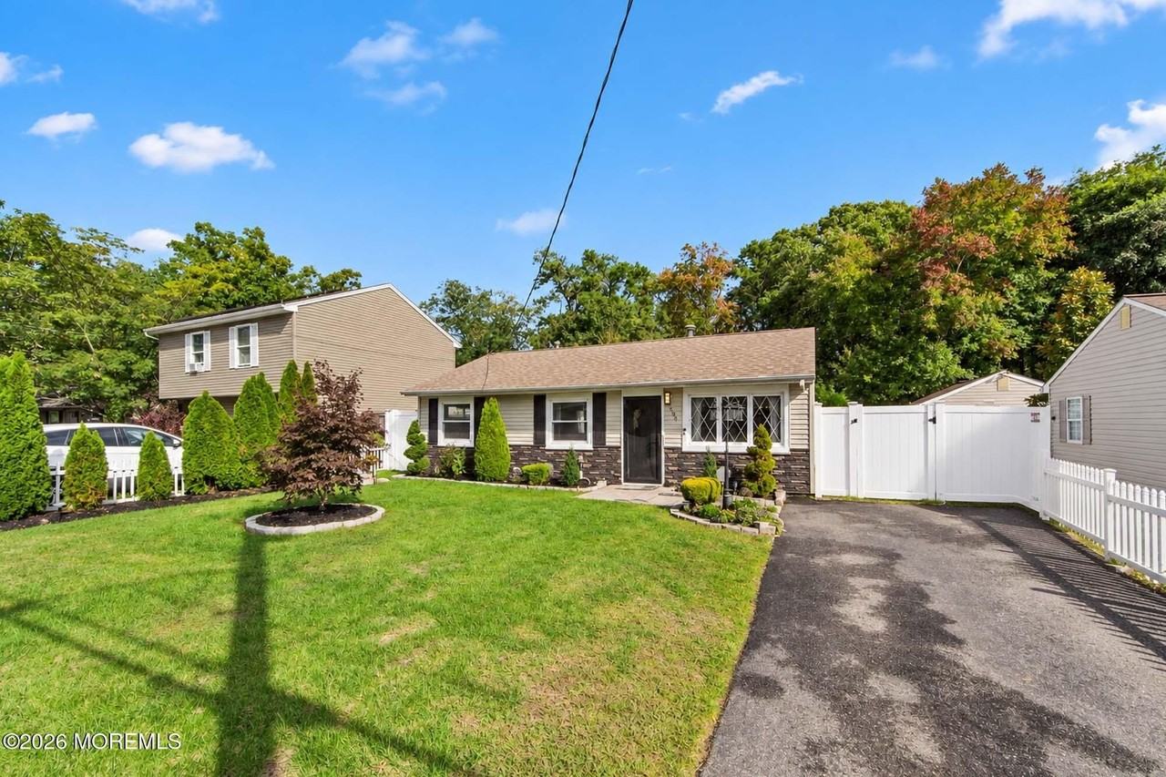 535 Holly Village Ln - Photo 4 of 46