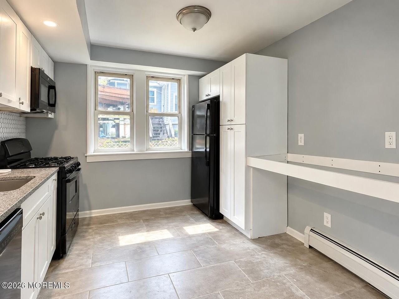 71 Oak St #R - Photo 2 of 9