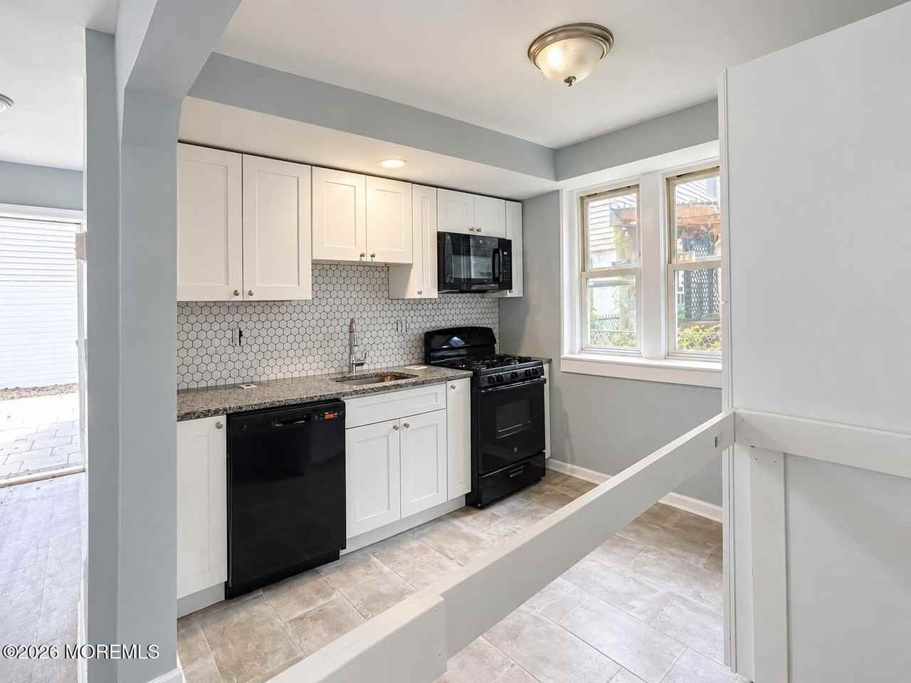 71 Oak St #R - Photo 3 of 9