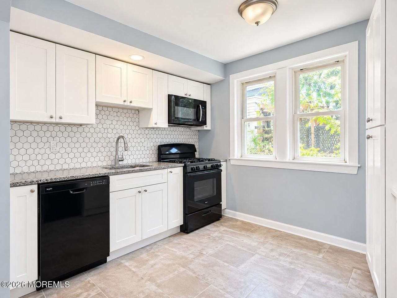 71 Oak St #R - Photo 4 of 9