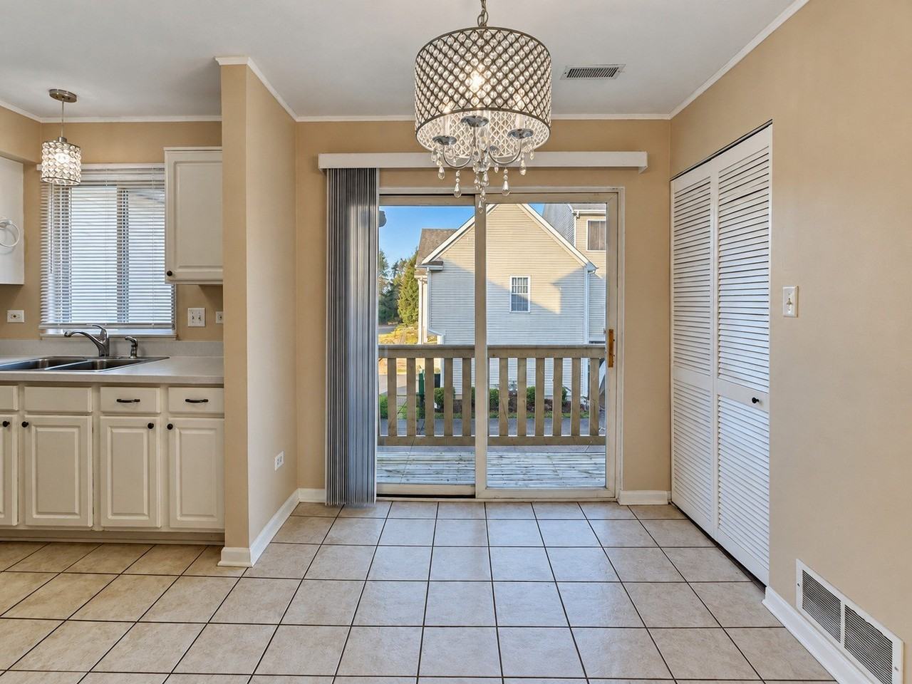 2753 Canyon Dr #N - Photo 6 of 14