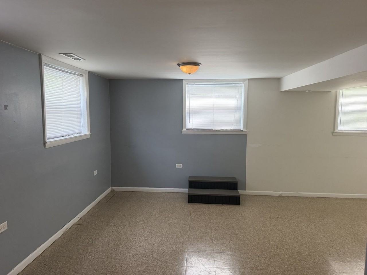 9438 S Champlain Ave - Photo 3 of 21