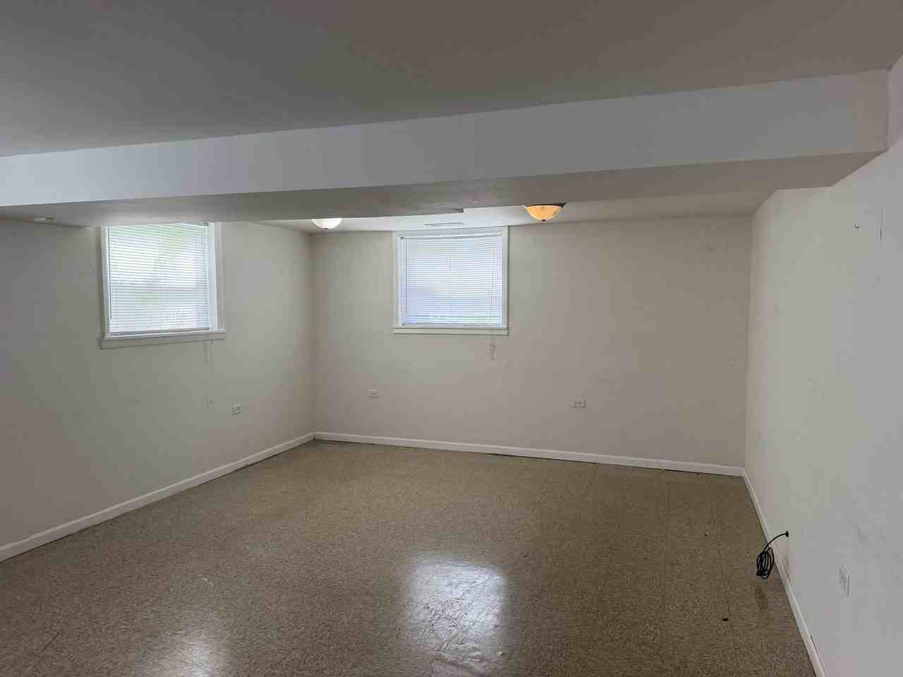 9438 S Champlain Ave - Photo 4 of 21
