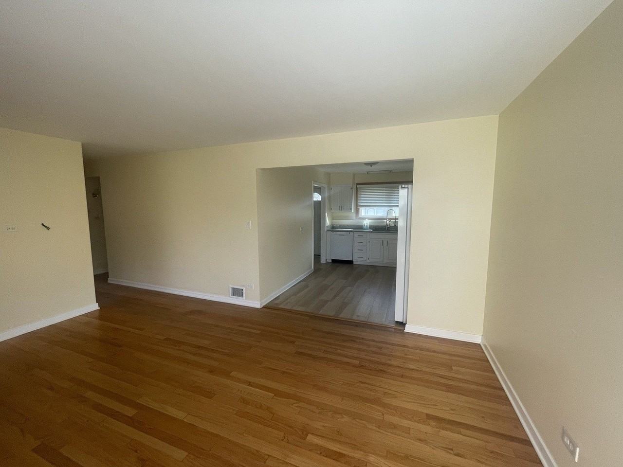447 N Walnut St - Photo 4 of 14