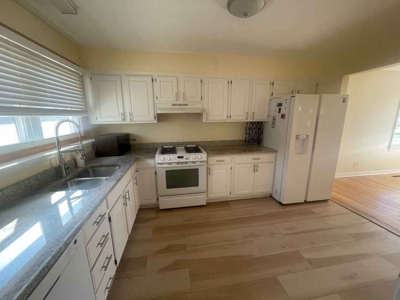 447 N Walnut St - Photo 5 of 14