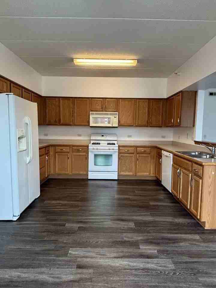 16600 Liberty Cir #2S - Photo 5 of 19