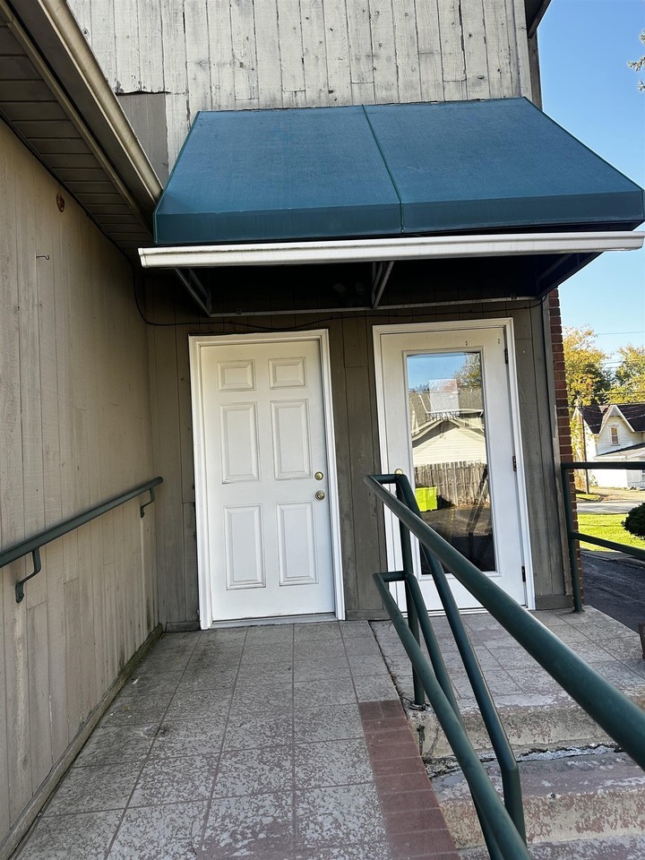 312 N Wayne St - Photo 5 of 8