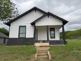 915 Ne 1st St - Photo 1 of 1