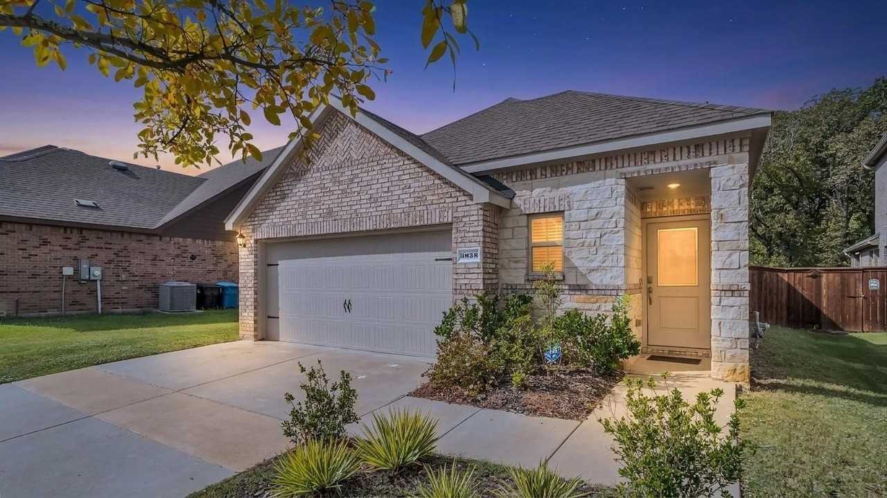 3928 Oak Creek Cir - Photo 3 of 19