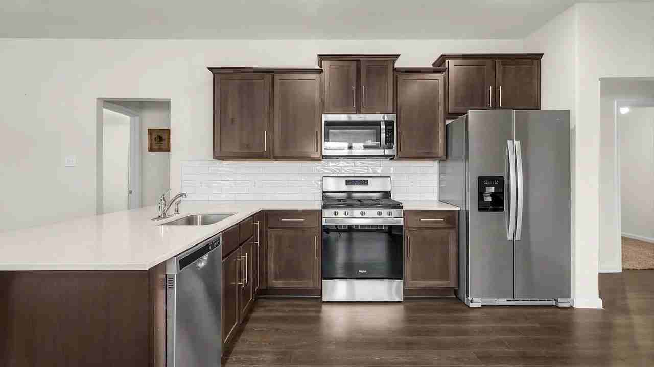 3928 Oak Creek Cir - Photo 4 of 19