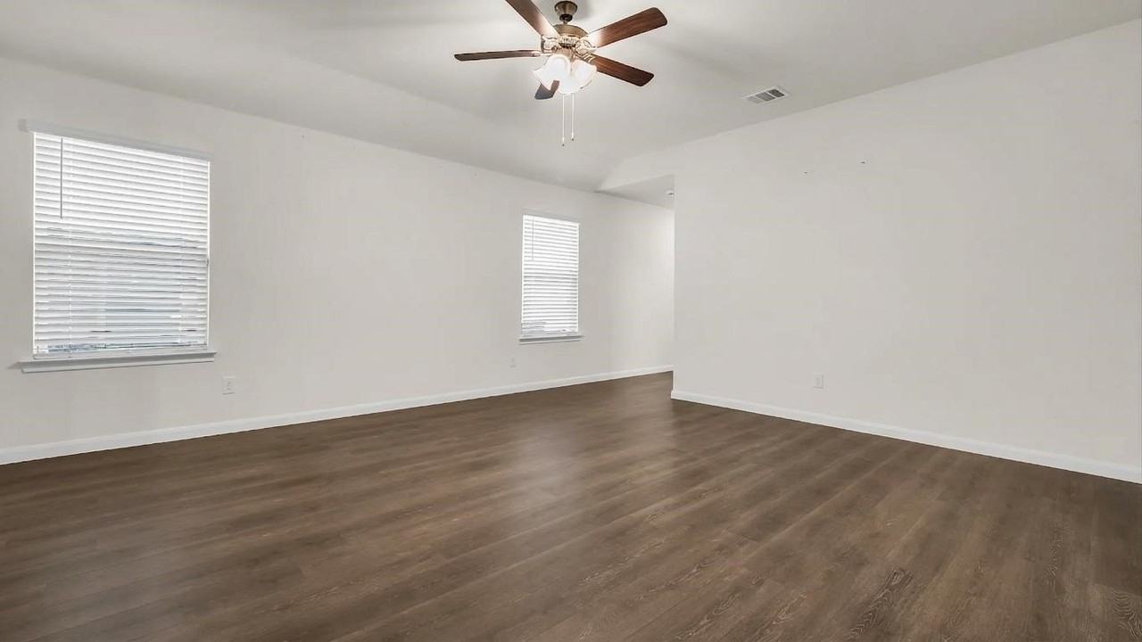3928 Oak Creek Cir - Photo 5 of 19