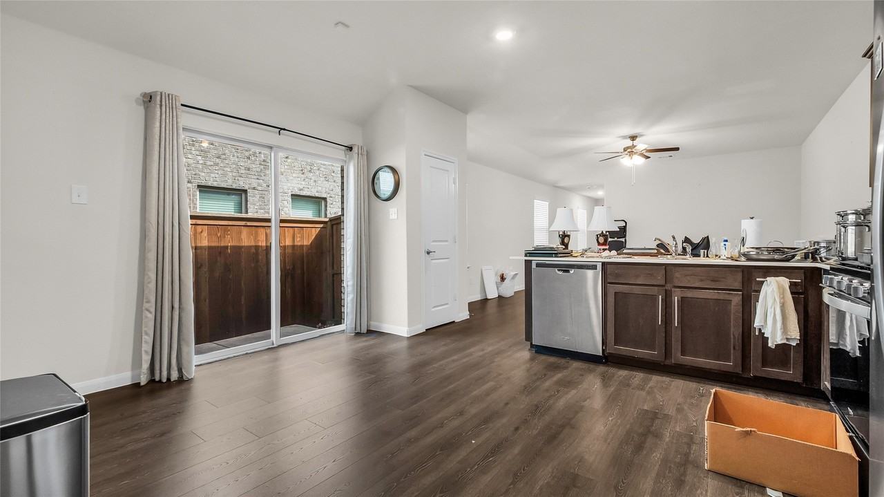 3928 Oak Creek Cir - Photo 6 of 19