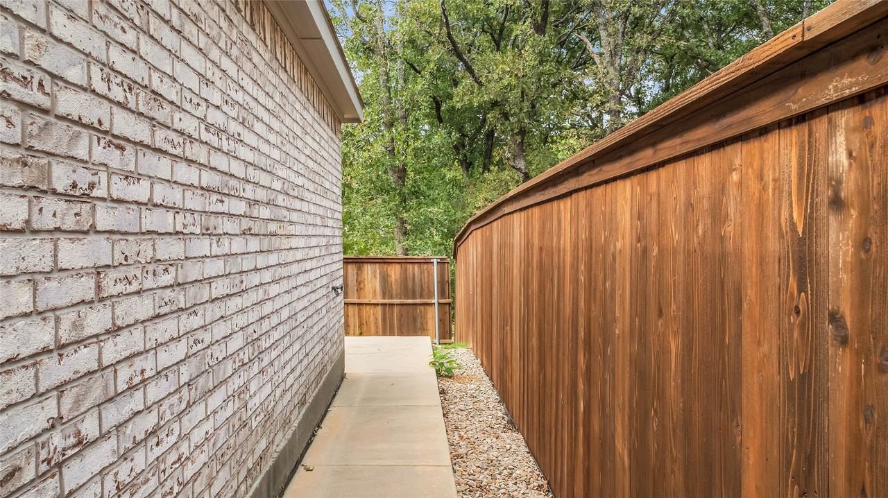 3928 Oak Creek Cir - Photo 7 of 19