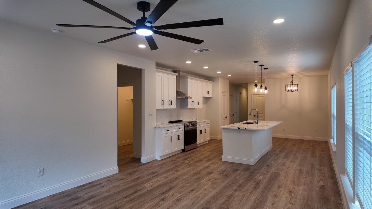 5407 Terry St - Photo 2 of 13
