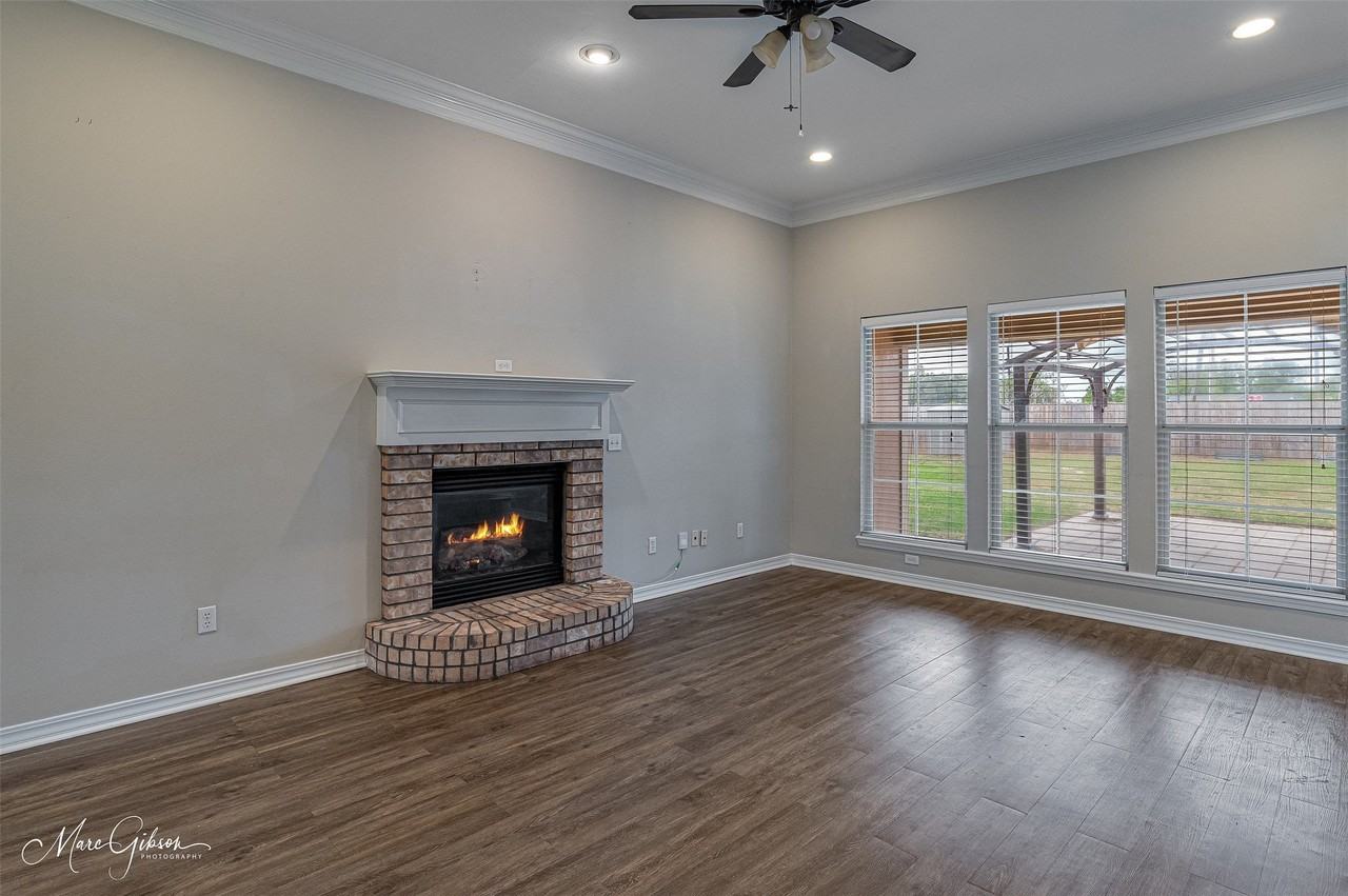6008 Pampus Ln - Photo 4 of 22