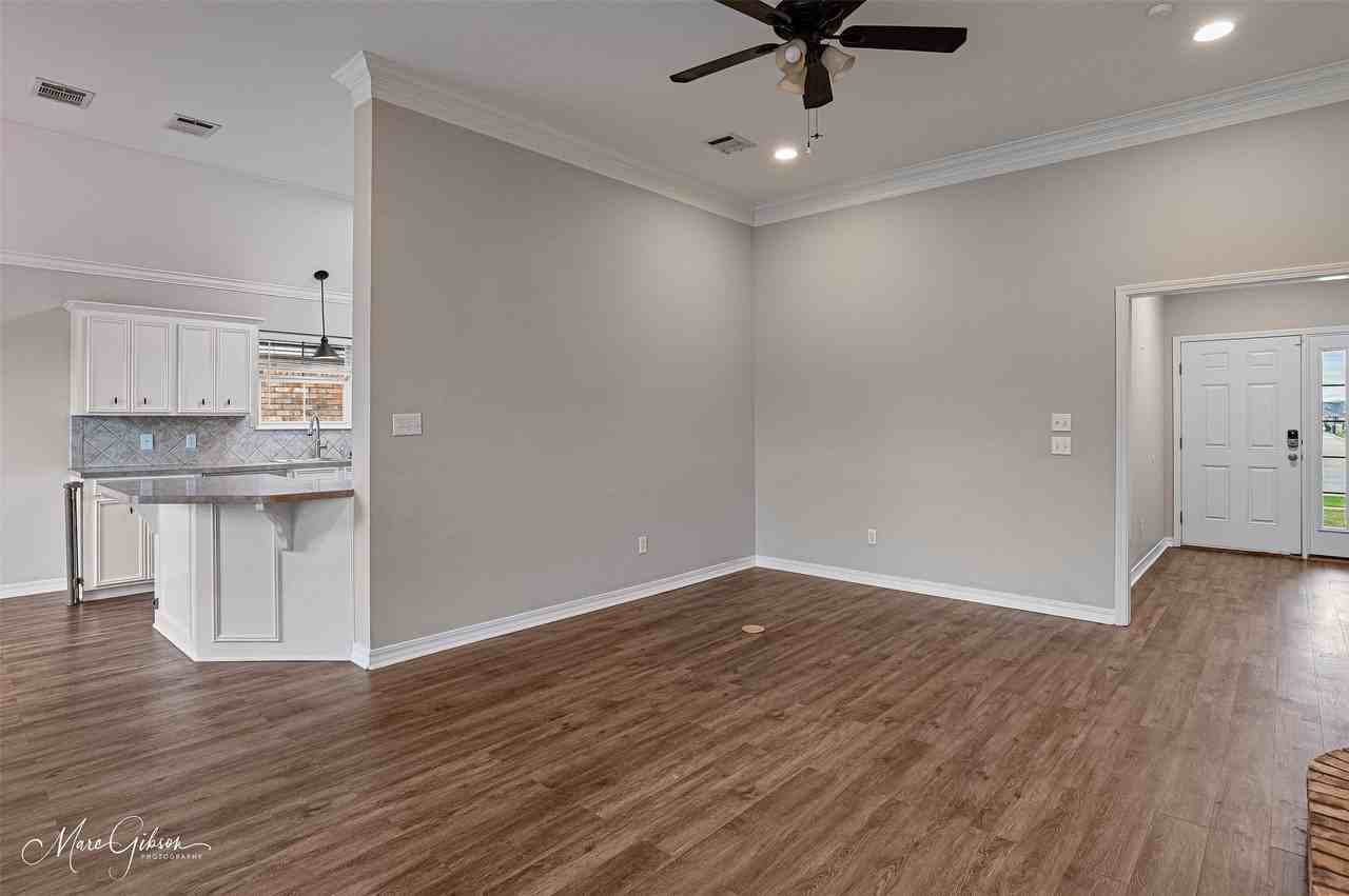 6008 Pampus Ln - Photo 5 of 22