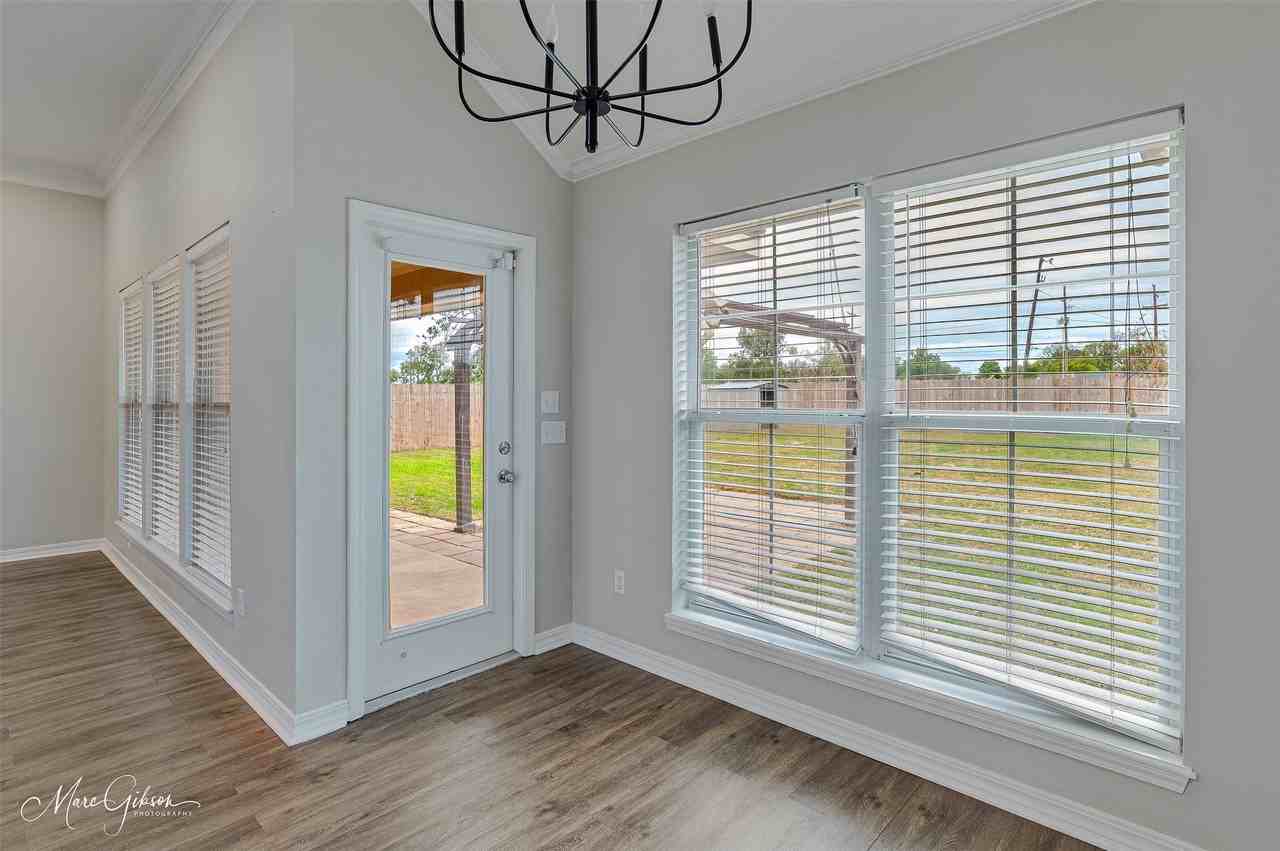 6008 Pampus Ln - Photo 7 of 22
