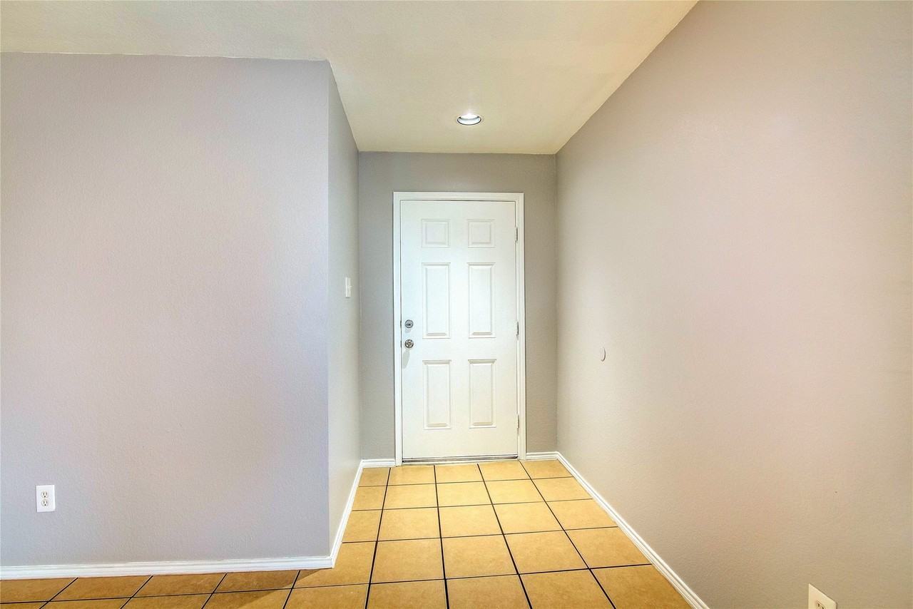 1105 Beaverwood Ln - Photo 3 of 29
