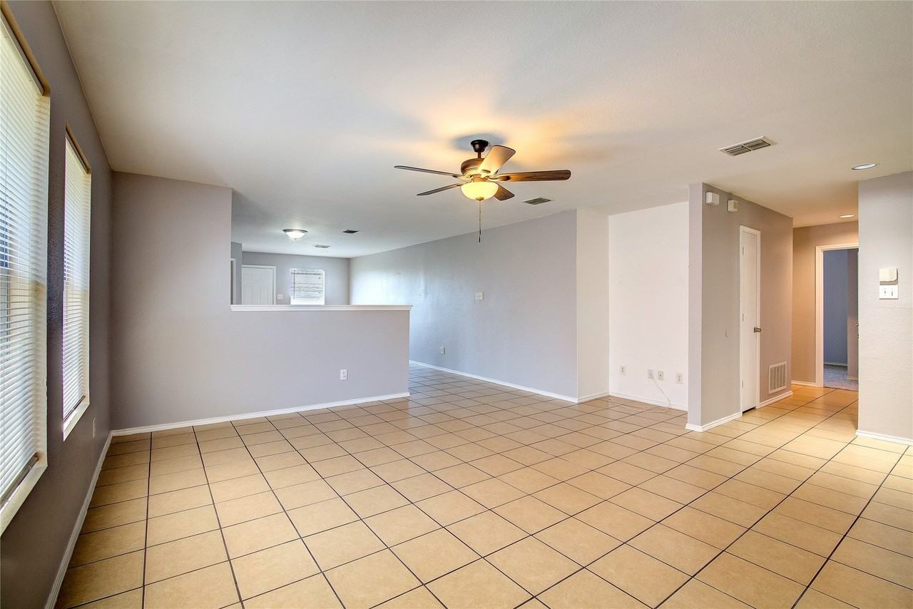 1105 Beaverwood Ln - Photo 4 of 29