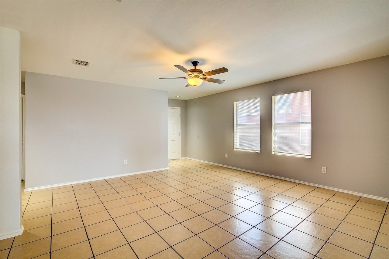 1105 Beaverwood Ln - Photo 5 of 29