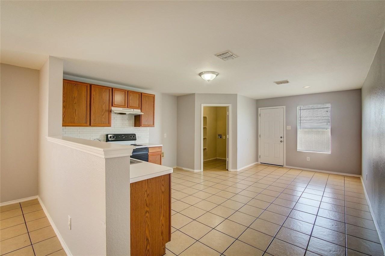 1105 Beaverwood Ln - Photo 7 of 29