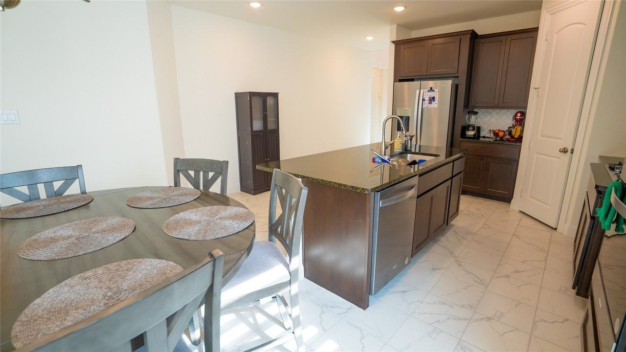 2414 Thavie St - Photo 3 of 27