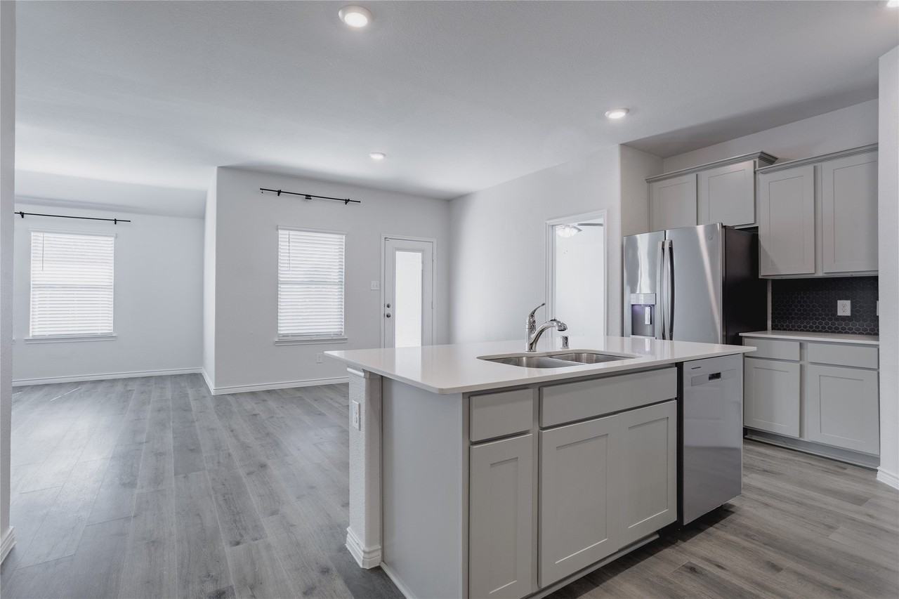 610 Overlook Pt - Photo 3 of 21