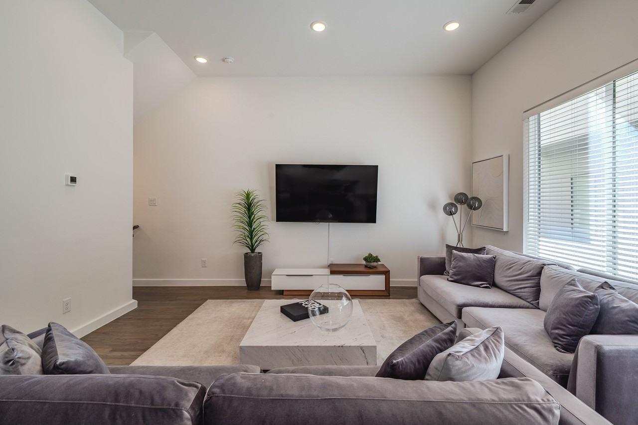 1502 Bennett Ave #106 - Photo 6 of 37