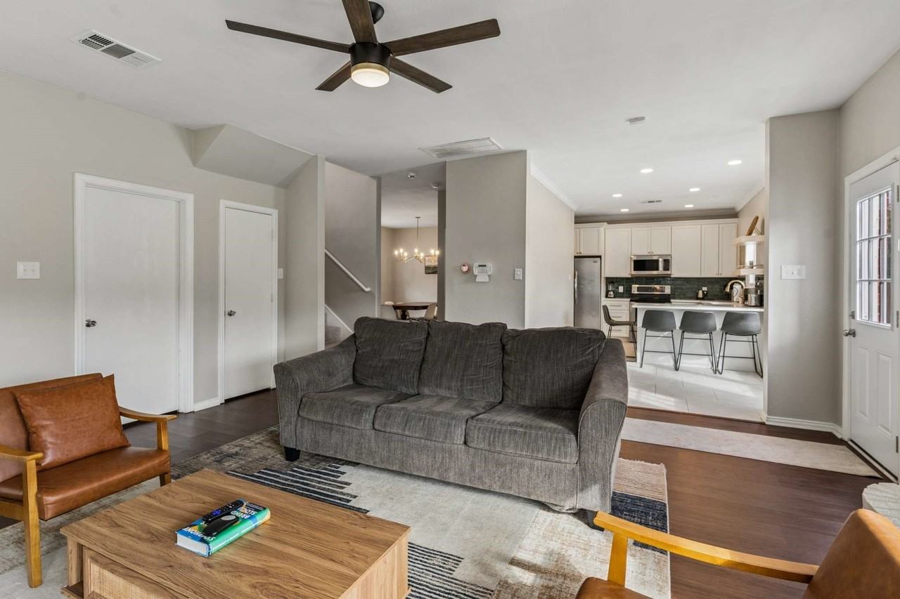 216 Elm Ln - Photo 5 of 36