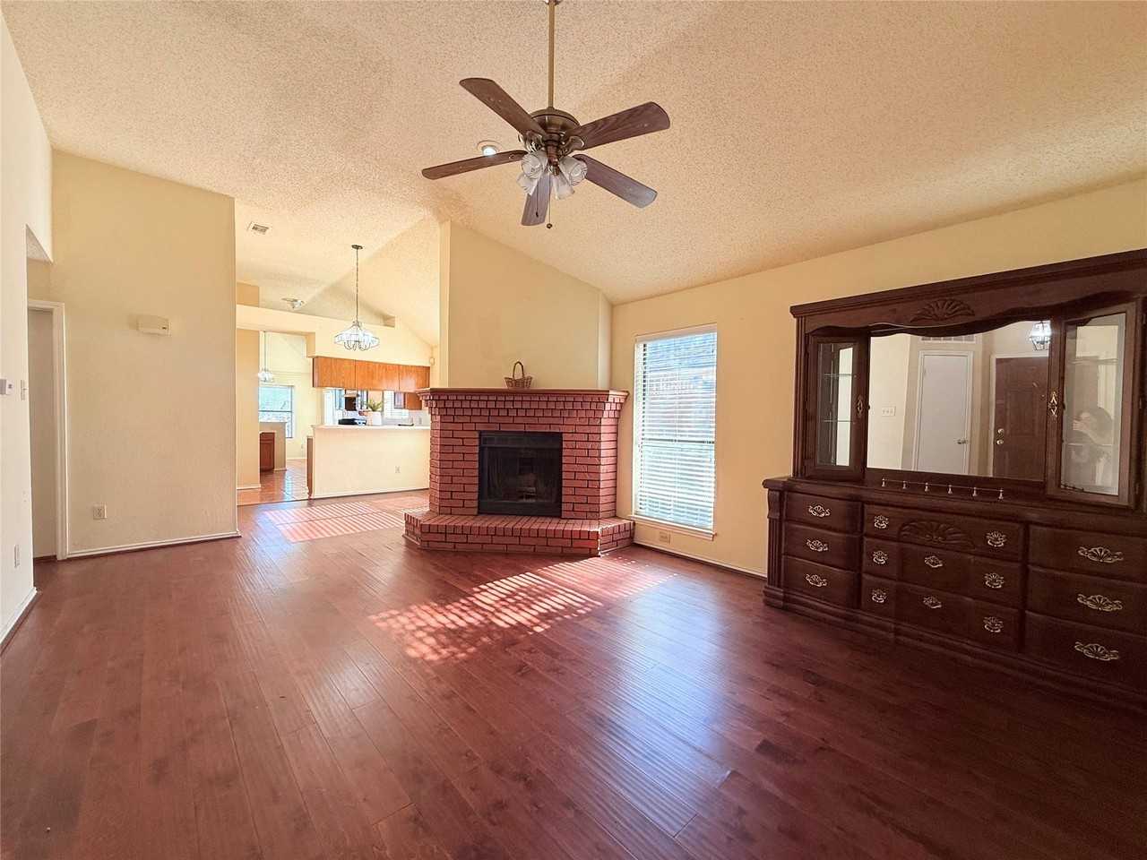 1708 Liberty Ln - Photo 3 of 27