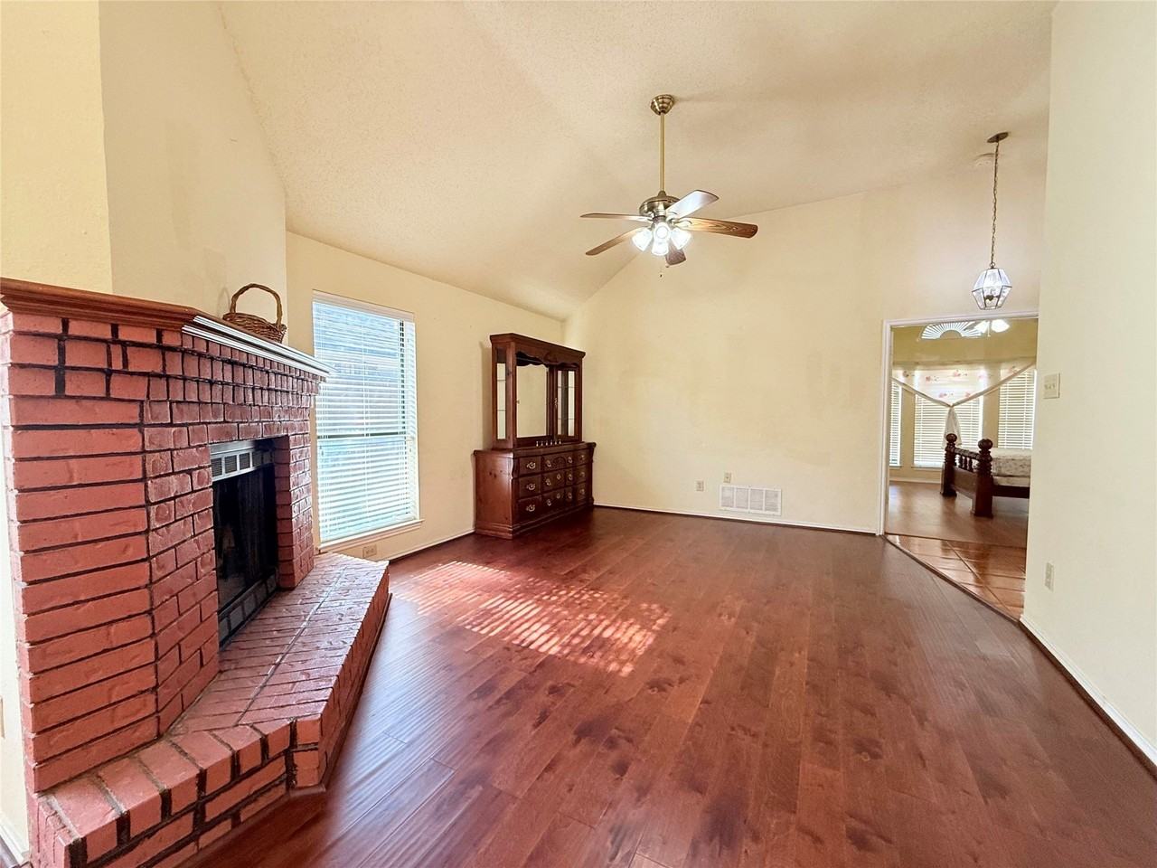 1708 Liberty Ln - Photo 4 of 27