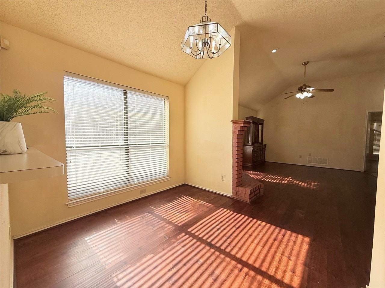 1708 Liberty Ln - Photo 5 of 27