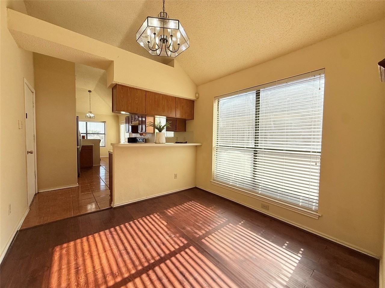 1708 Liberty Ln - Photo 6 of 27